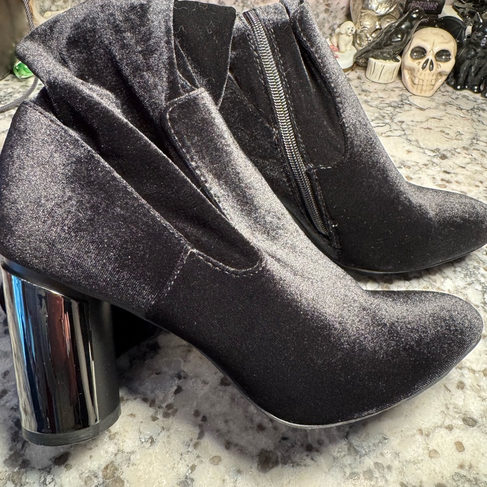 Boohoo Black Velvet Over the Knee Boots